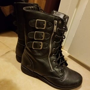 Combat boots